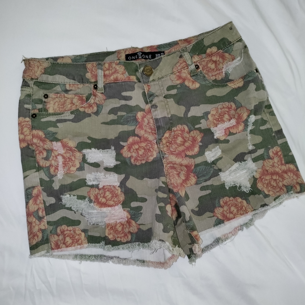 One 5 One | Distressed Camo Floral Jean Shorts Womens Size 12